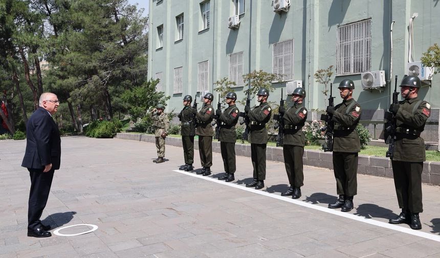 Bakan Güler, Kahramanmaraş'ta birlikleri denetledi