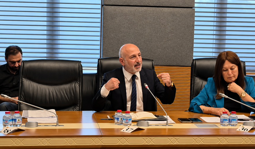 CHP’li Öztunç: “Öğretmenler geçim derdiyle ders anlatıyor”