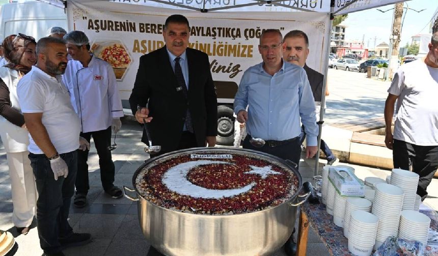 Türkoğlu Millet Meydanı’nda birlik beraberlik aşuresi