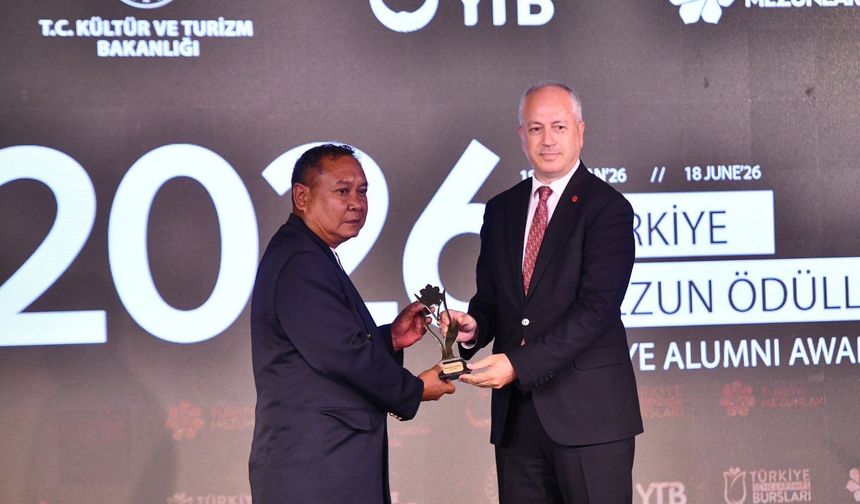 Kahramanmaraş Depreminde Türkiye’ye Koşan Malezyalı Tuğgenerale YTB’den Vefa Ödülü