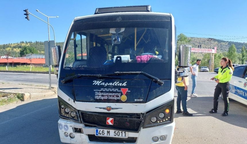Kahramanmaraş'ta Dolmuş ile Otomobil Çarpıştı