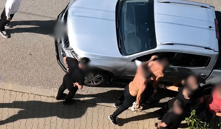 Kahramanmaraş'ta Kaza Yapan Sürücüler Kılıçla Birbirine Girdi