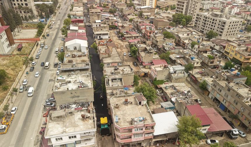 Kahramanmaraş’ta Sokaklar Sıcak Asfaltla Yenileniyor
