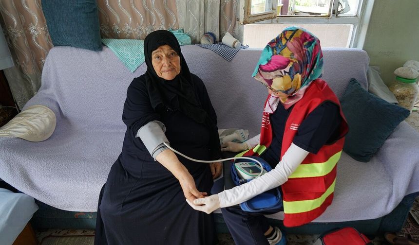 Kahramanmaraş’ta yalnız yaşayan 280 yaşlıya şefkat eli
