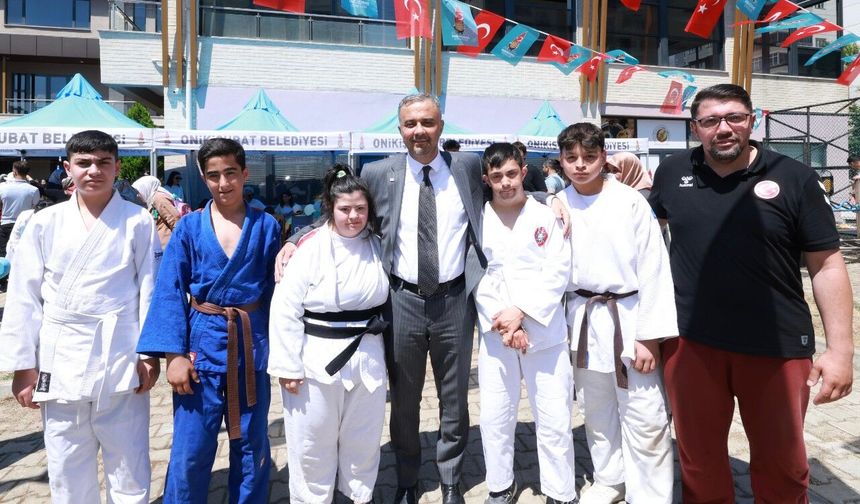 Onikişubat’ta bahar şenliğinde özel çocuklar gönüllerince eğlendi