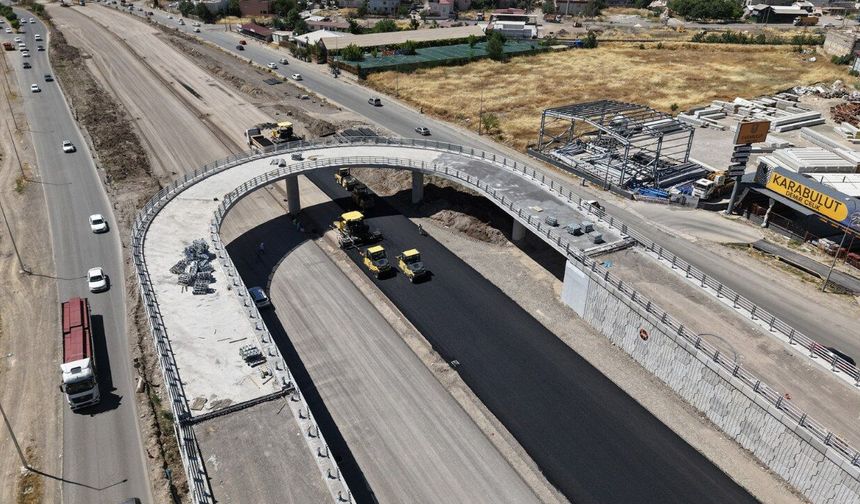 Sanayi Kavşağı’nda 500 milyonluk asfalt serimi başladı