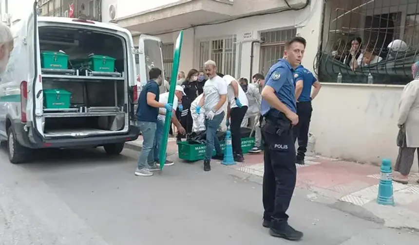 Kötü koku gelen evde, kardeşinin ces*diyle 2 gün yaşamış