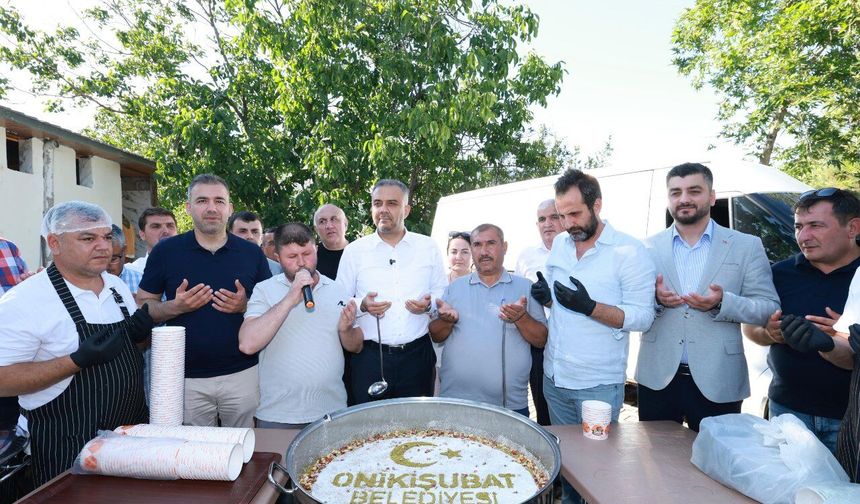 Başkan Toptaş Dönüklü’de aşure sofrasında buluştu
