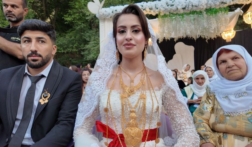 Düğünde 35 koyun kesildi, iki gün iki gece sürdü, 6 milyon lira takı takıldı