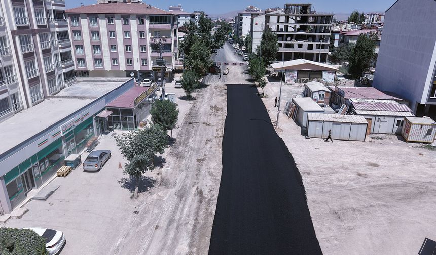 Kahramanmaraş Elbistan'da Söğütlü Caddesi baştan sona yenileniyor