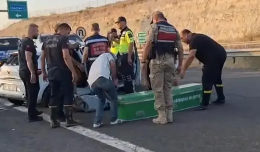 Feci kaza; 3 ölü, 3'ü çocuk 8 yaralı