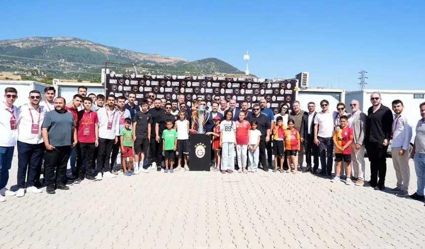 Galatasaray’dan Kahramanmaraş’a şampiyonluk kupalı anlamlı ziyaret