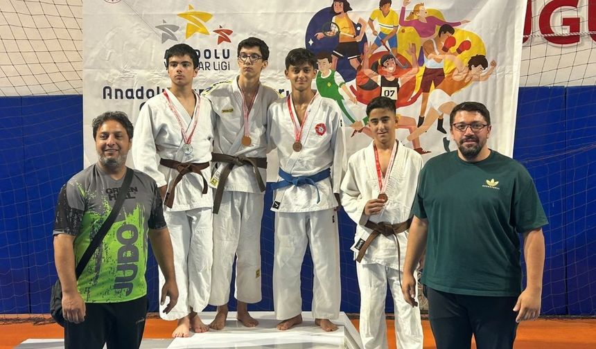 Kahramanmaraşlı sporcu Ömer Faruk Gökçe ANALİG'de üçüncü oldu