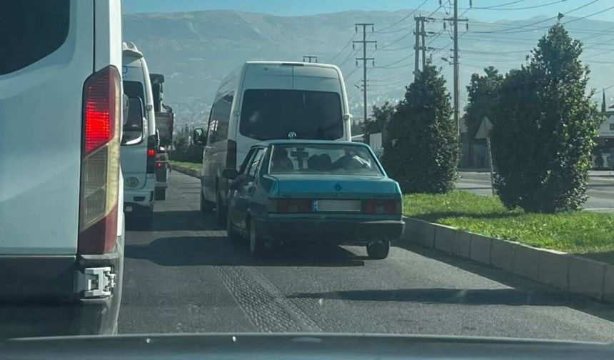 Kahramanmaraş'ta emniyet şeridi ihlaline vatandaştan sert tepki!