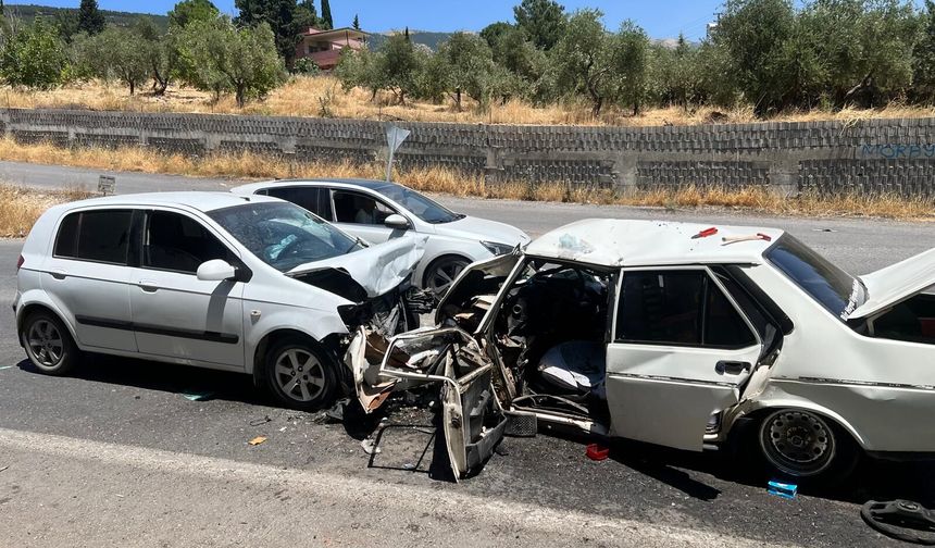 Kahramanmaraş’ta İki Otomobil Kafa Kafaya Çarpıştı, 2 Yaralı