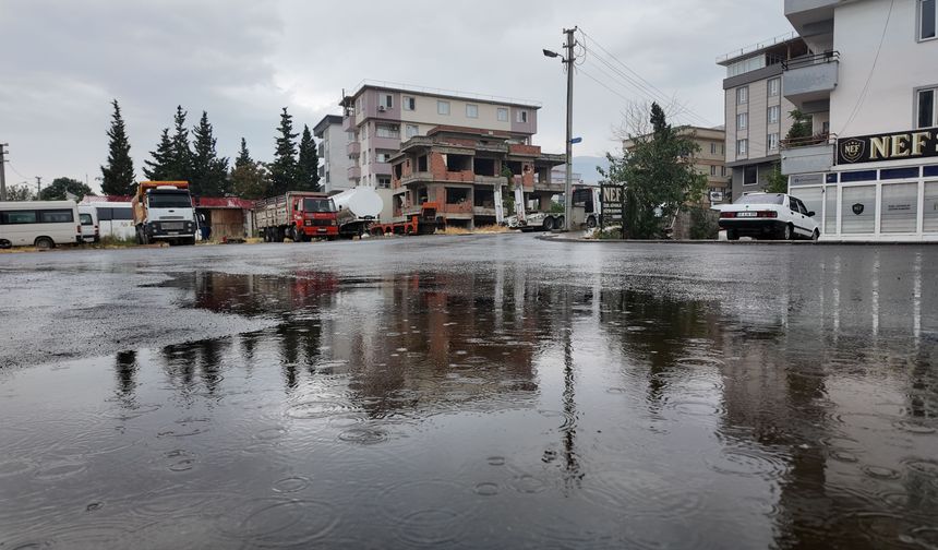 Meteoroloji Uyarmıştı! Kahramanmaraş'ta Sağanak Yağış Başladı