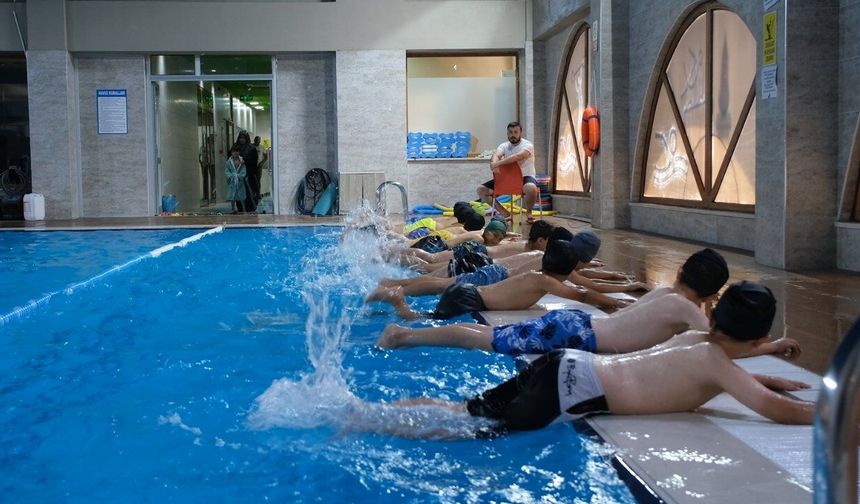 Onikişubat'ta ücretsiz yaz yüzme kursu kayıtları başladı