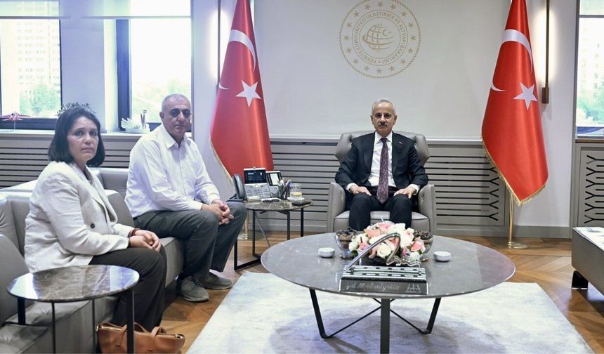 Bakan Uraloğlu Kahramanmaraş’ta evladını kaybeden Yeşil ailesini ağırladı