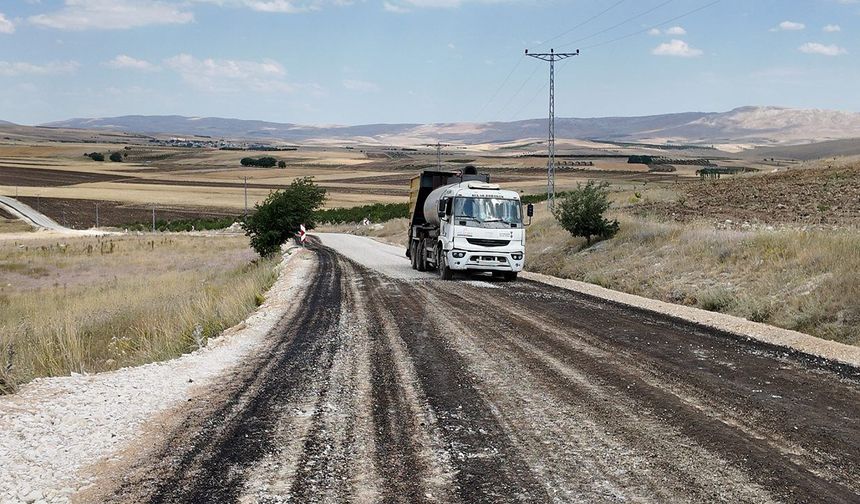 Elbistan'da 10 kilometrelik yol asfaltlanıyor!