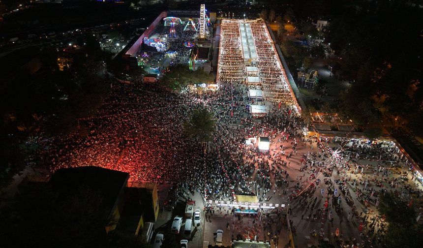 Kahramanmaraş'ta Ağustos Fuarı coşkusu ilk günden rekor katılımla başladı