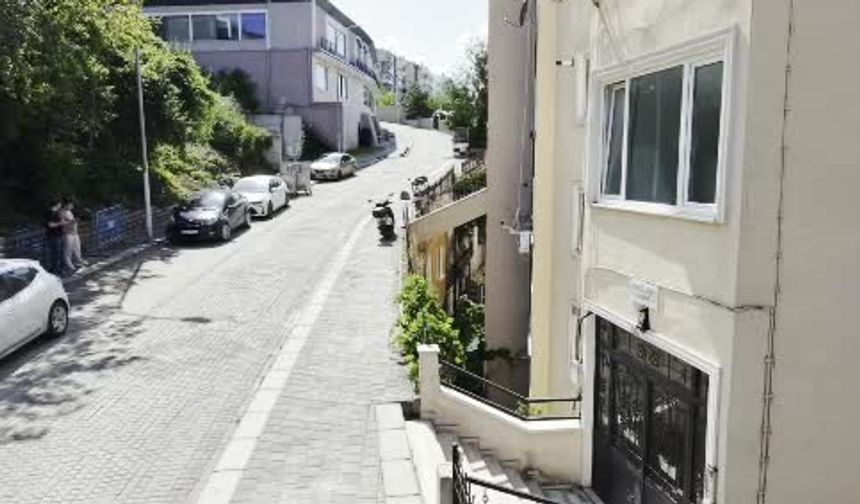 'Üstünden yol geçen bina’ gündem oldu
