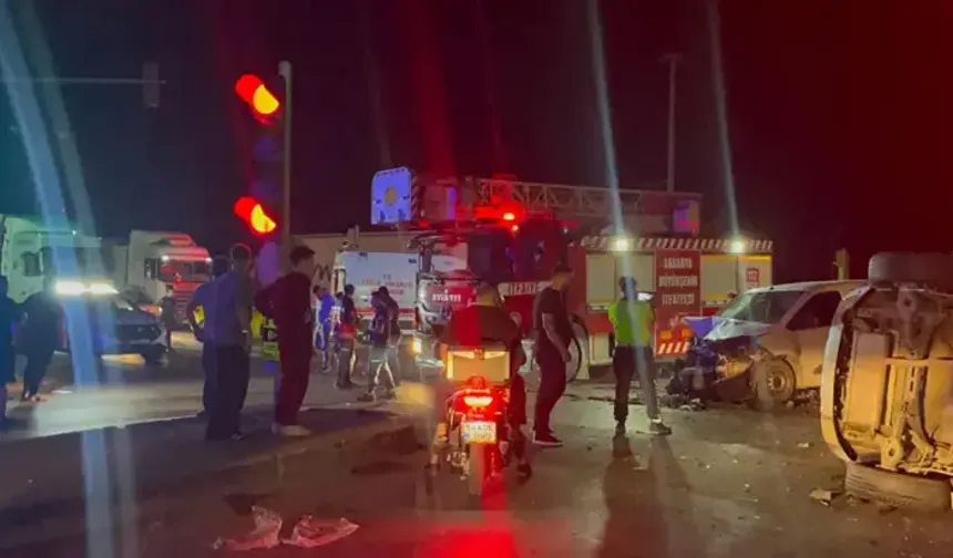 Hafif ticari araç ile otomobil çarpıştı: 7 yaralı