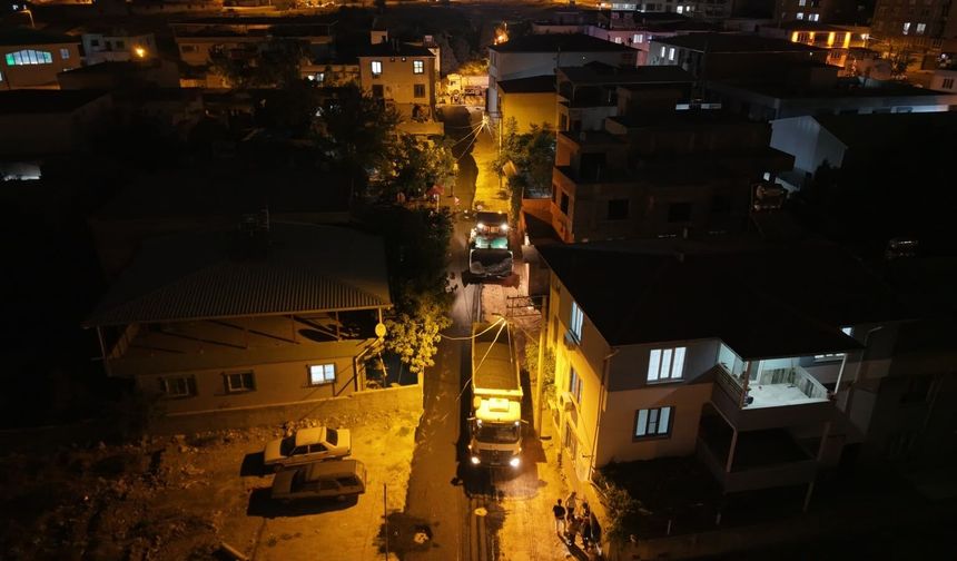 Kahramanmaraş'ta Yahya Kemal Mahallesi asfalt mesaisi