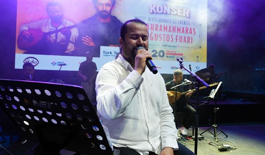 Kahramanmaraş Ağustos Fuarı'nda türkü ve şiir rüzgarı esti