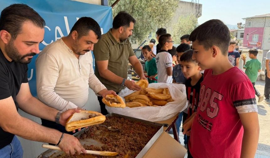 Kahramanmaraş Ülkü Ocakları'ndan öğrencilere yemek ikramı