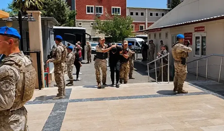 Kahramanmaraşlı kuyumcuların 13 kilo altınını gasbeden 9 şüpheli adliyede