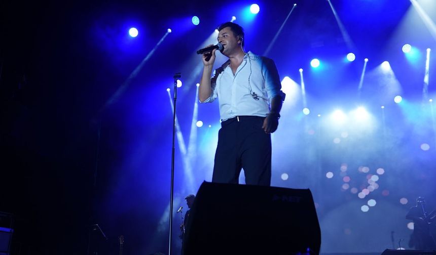 Kahramanmaraş’ta Ağustos Fuarı’nda Mehmet Kalalı ve Bir Başka Orkestra coşturdu