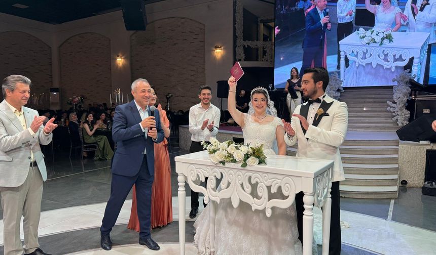 Kahramanmaraş'ta görkemli düğün Bağrıaçık ve Karakaya ailelerinin mutlu günü