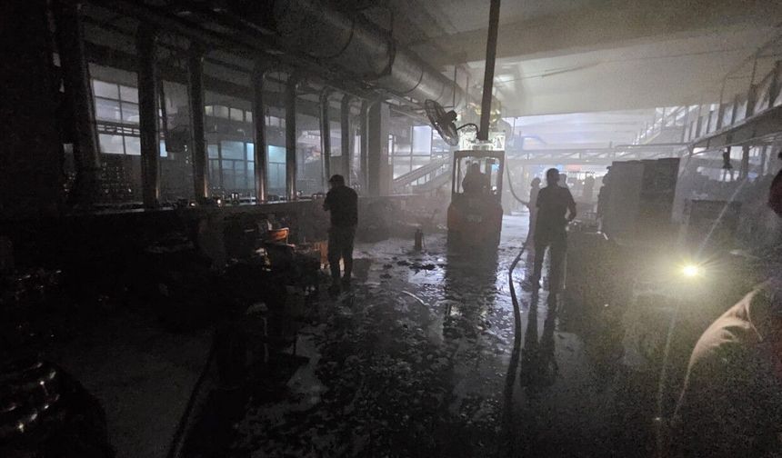 Kahramanmaraş'ta mutfak eşyası fabrikasında yangın
