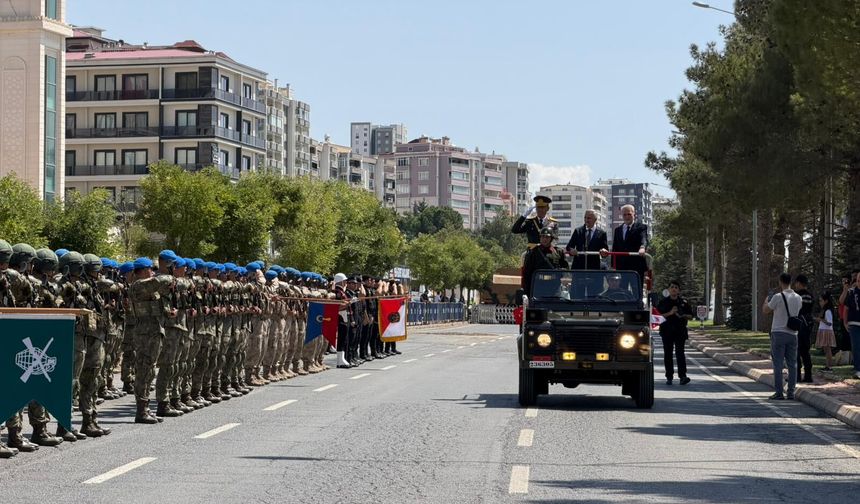 Kahramanmaraş’ta Zafer Bayramı’nın 104. yılına görkemli kutlama