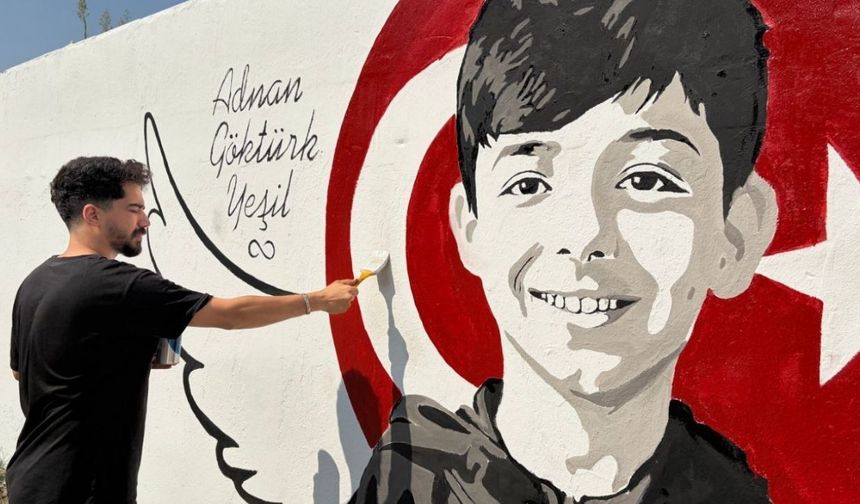 Kahramanmaraş'taki okul saldırısında ölen Adnan'ın portresi duvarı süsledi