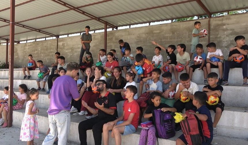 Kahramanmaraş’tan yola çıktılar, Osmaniye’de çocukların yüzünü güldürdüler
