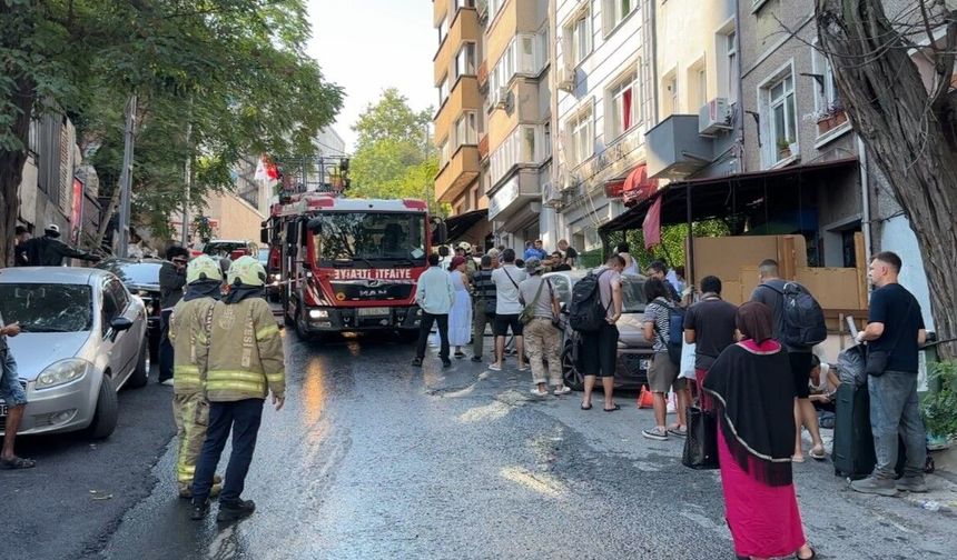 Korkutan otel yangını: 17 kişi tahliye edildi