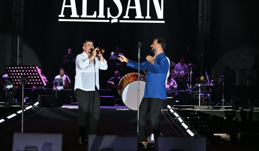Alişan Sevilen Şarkılarıyla Kahramanmaraş’ta Sahne Aldı