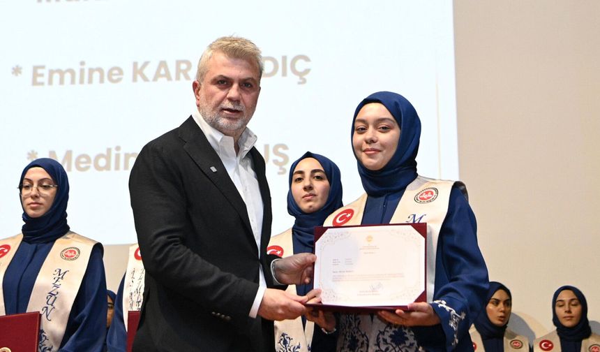 Başkan Görgel, 70 hafızın mezuniyet sevincine ortak oldu