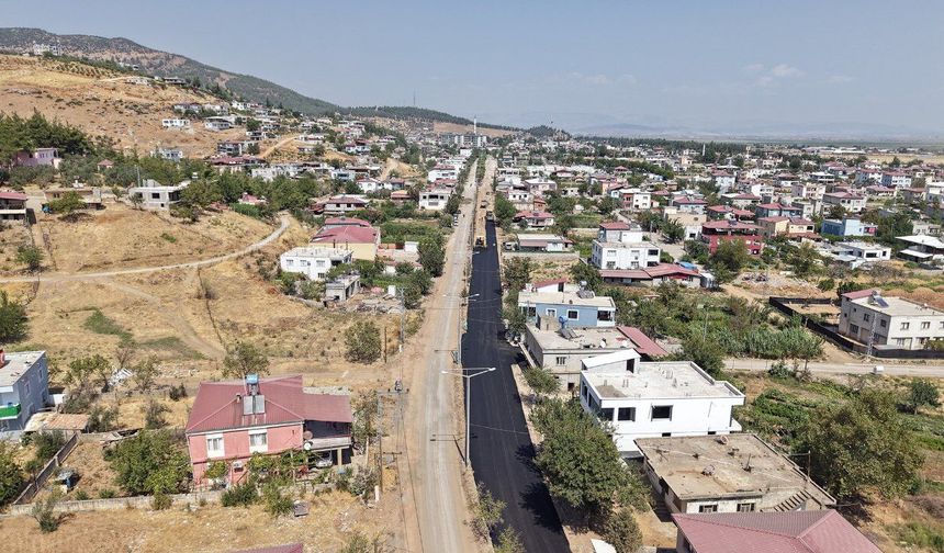 Türkoğlu Beyoğlu'nda sıcak asfalt çalışması