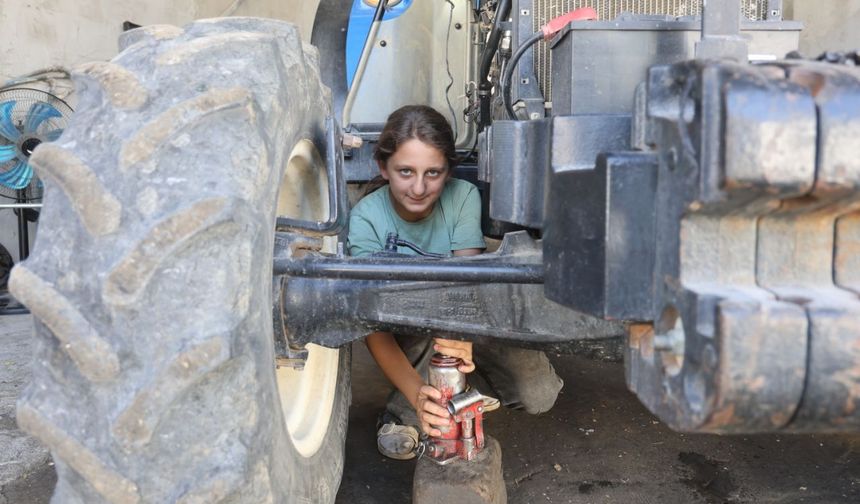 Hatay'da 13 yaşındaki Ecrin "Sanayide kız çalışmaz" diyenlere inat usta oldu