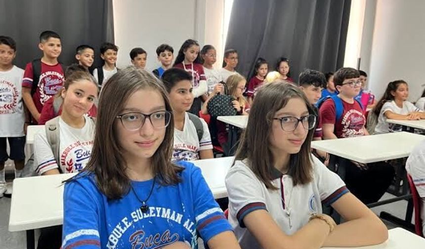 Tam 54 ikiz öğrenci aynı okulda; “İkizler Okulu” yine şaşırttı!