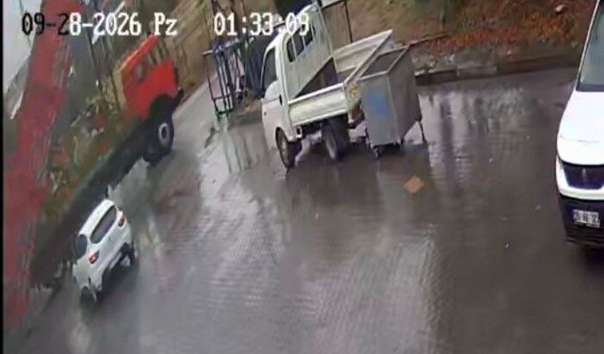 Kahramanmaraş Sokak’ta kamyon sanayi sitesinin kapısını yıktı