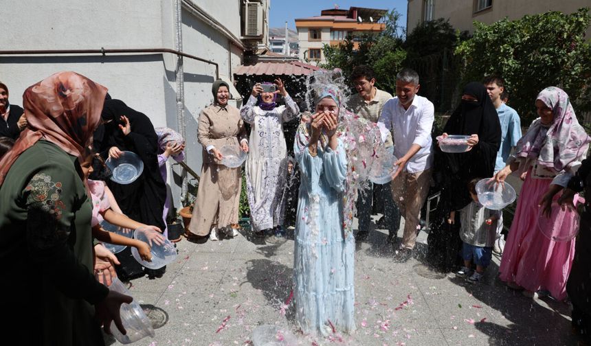 Kahramanmaraş'ta 13 yaşındaki hafız kızdan doktor babaya sürpriz
