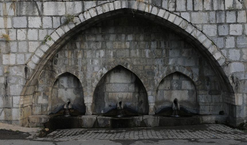 Kahramanmaraş’ta buz gibi suyuyla ünlü Soğukpınar Çeşmesi