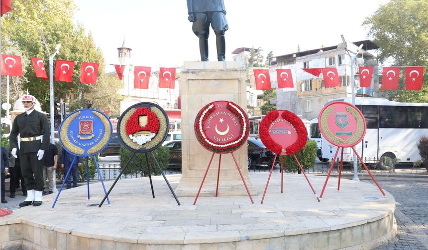 Kahramanmaraş’ta Gaziler Günü’nde Atatürk Anıtı’na çelenk sunuldu
