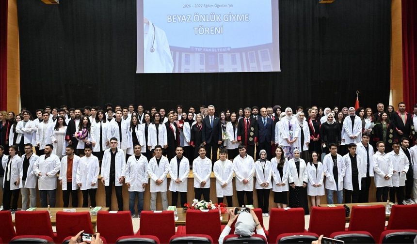 Kahramanmaraş’ta geleceğin doktorları ilk önlüklerini giydi