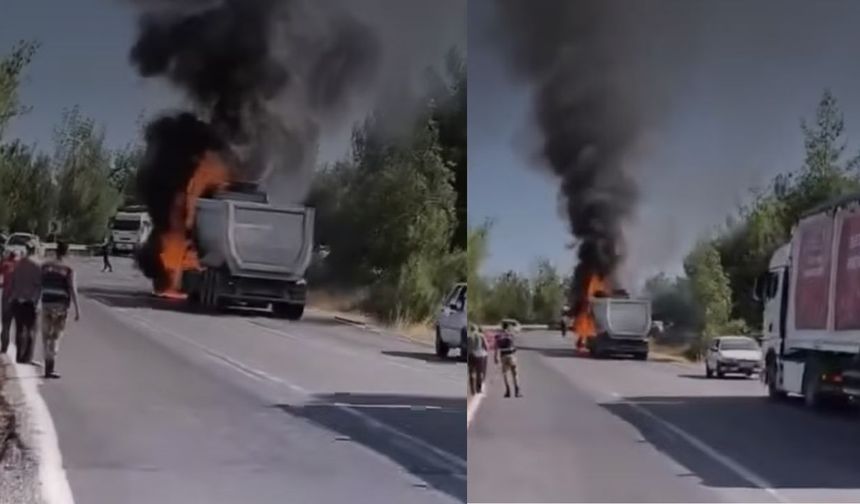 Kahramanmaraş’ta yolda ilerleyen kamyon bir anda alev aldı