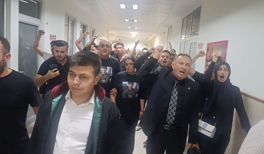 Kahramanmaraş’taki okul saldırısı davasında aileler karara tepki gösterdi