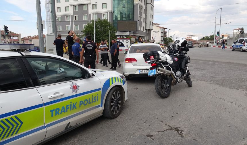 Kahramanmaraş'tan Malatya'ya giden 2 araçtan silah çıktı!